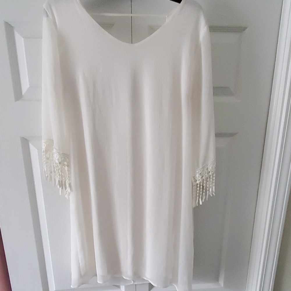 CHARMING CHARLIE LIGHT CREAM TOP